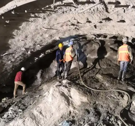 中卫拱顶带模注浆料的施工流程及注意事项